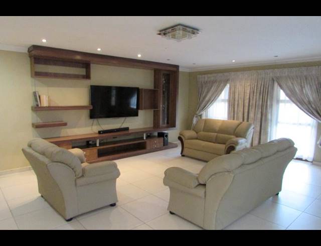 3 BEDROOM HOUSE FOR SALE IN WHITE RIVER EXT 49